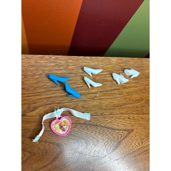 1990s vintage Barbie outfits 3 gowns dresses and assesories clothes collectable - Picture 2 of 6